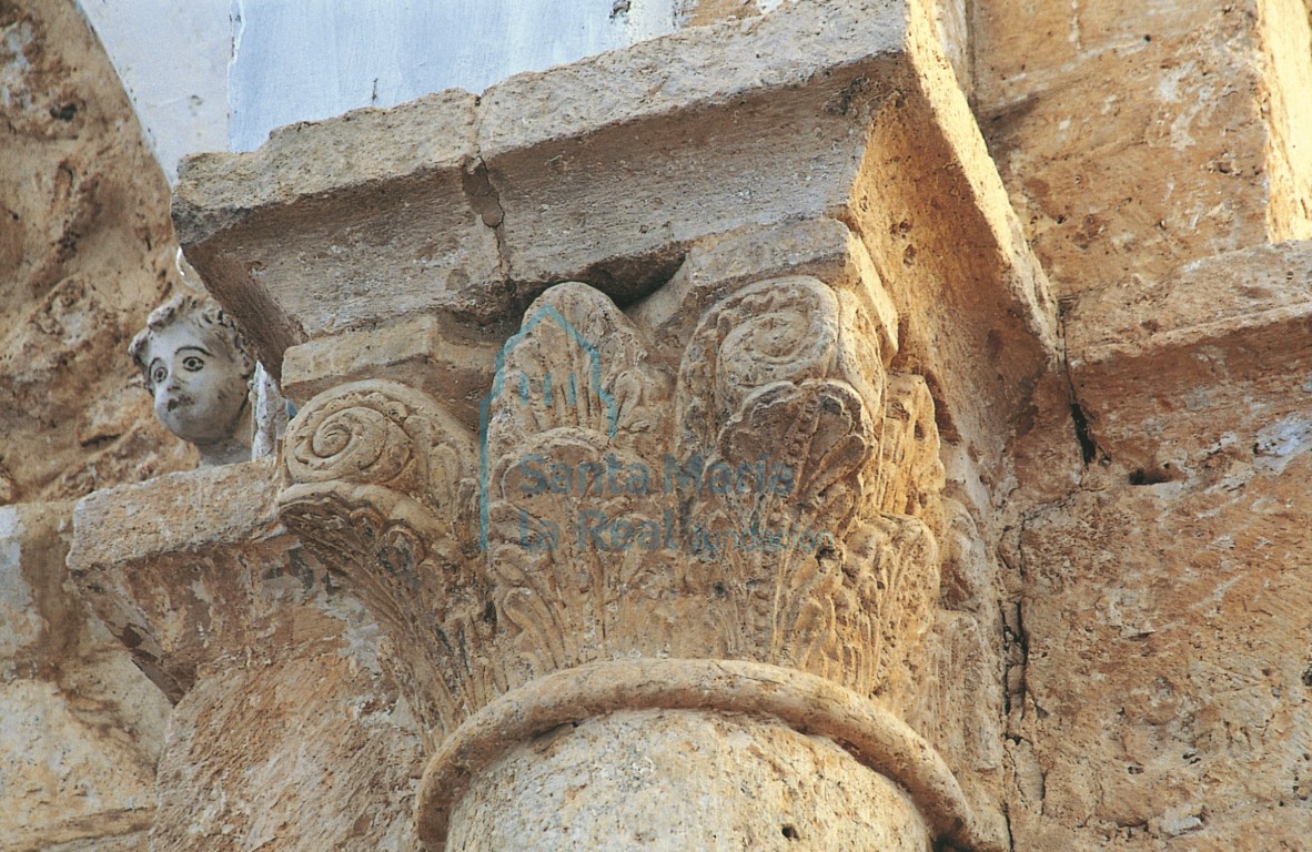 Capitel del arco triunfal, lado de la epístola