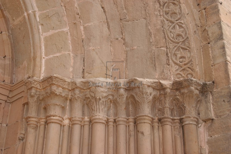 Capiteles de la portada central de la fachada occidental