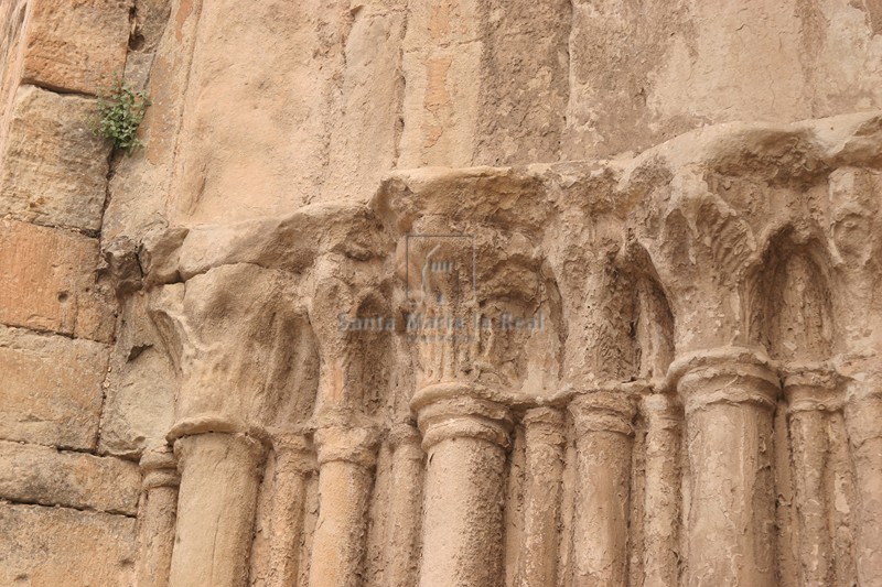 Capiteles de la portada principal de la fachada occidental