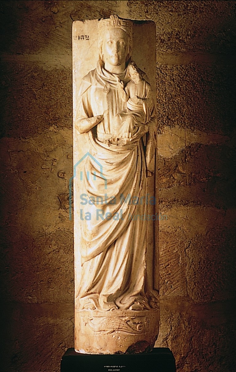 Estatua-columna de Virgen con el niño. Procedente de Sahagún