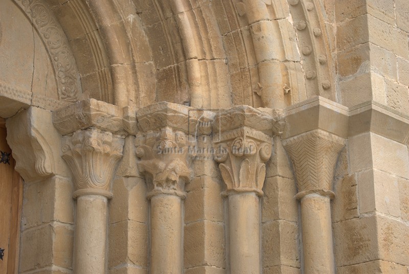 Conjunto de capiteles del lado occiental de la portada norte