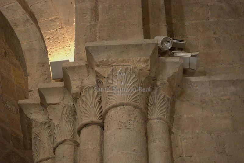 Detalle del grupo de columnas del que arranca el arco triunfal