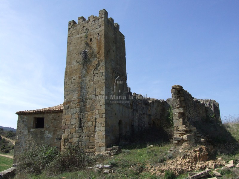 Vista desde el lado norte de la iglesia en ruinas