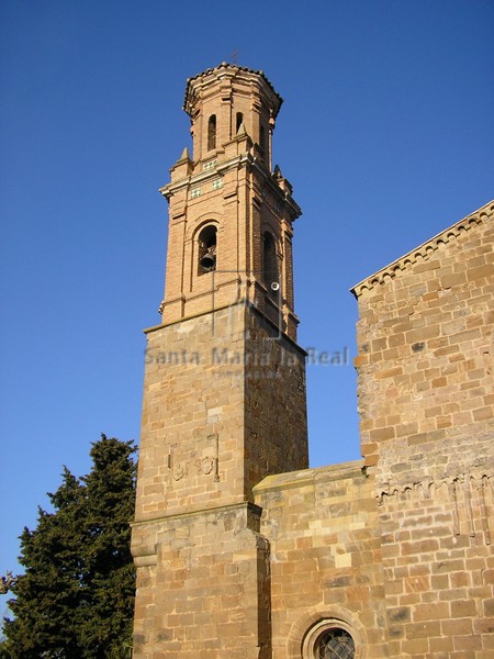 Torre de la fachada occidental