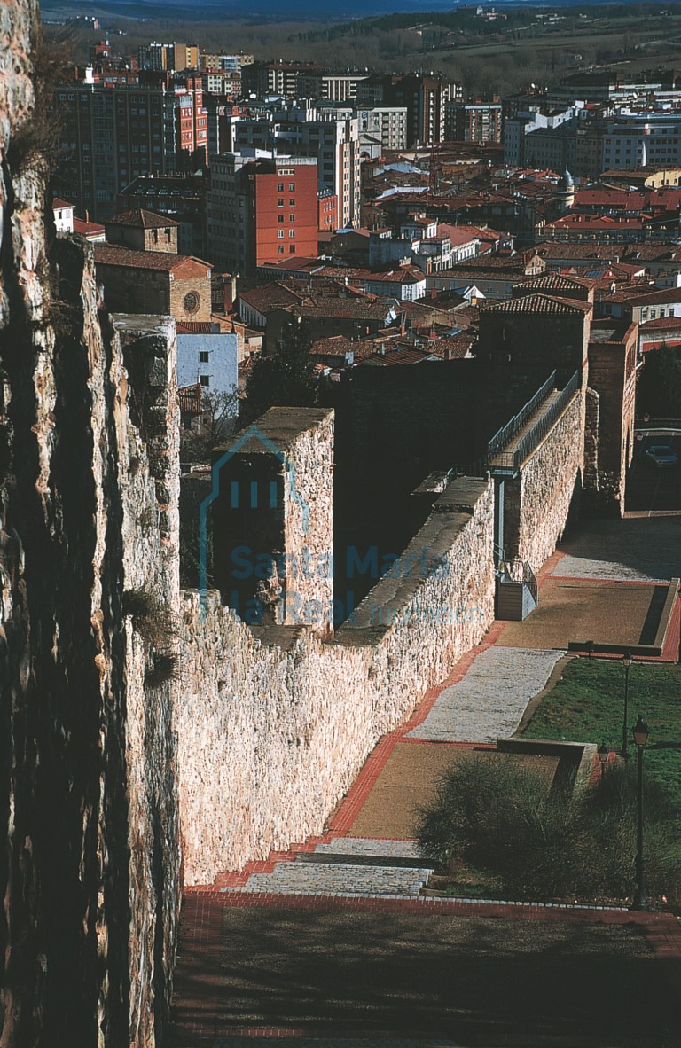 Murallas y Puerta de San Esteban