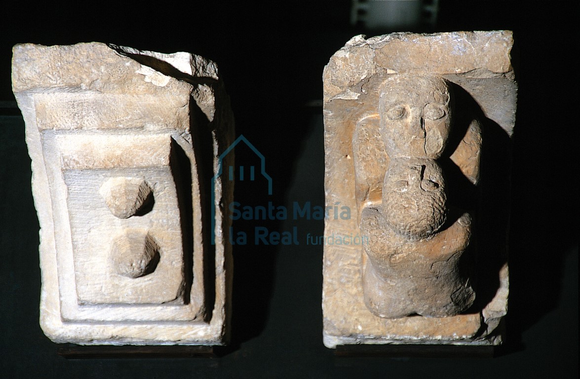 Canecillos, nr. inv. 251 y 255. Piedra caliza blanca, 28,5 x 21 x 36 cm y 29 x 20,6 x 35,5 cm