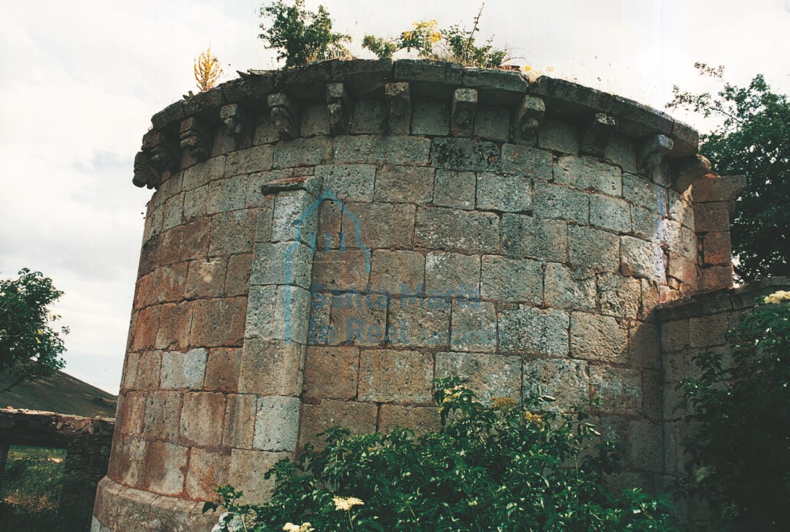 Vista del exterior del ábside en 1996