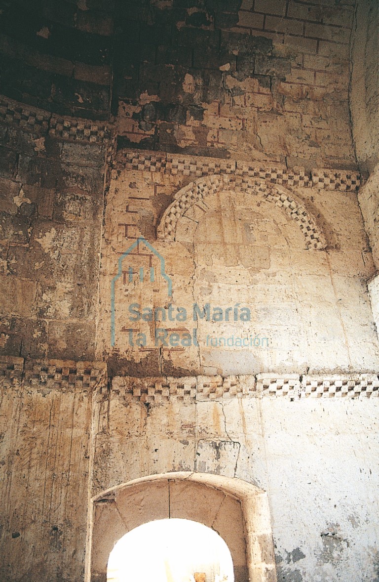 Interior del ábside románico