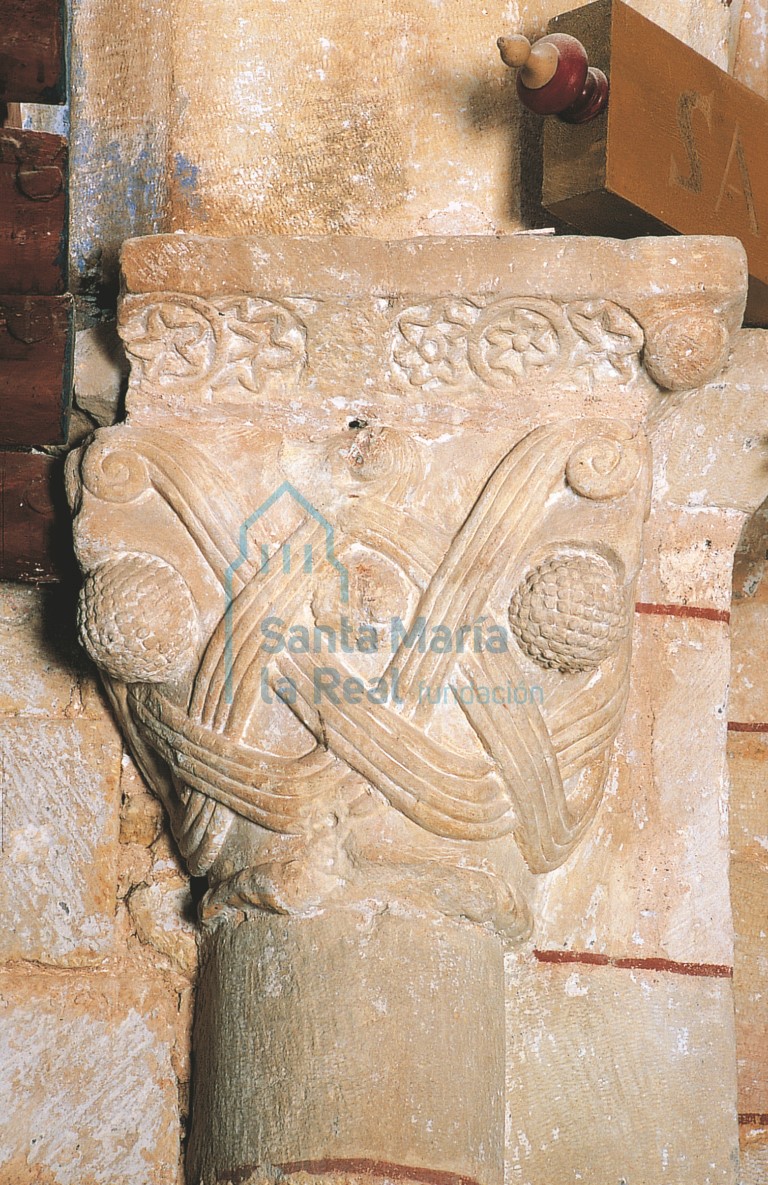 Capitel románico de la nave sur