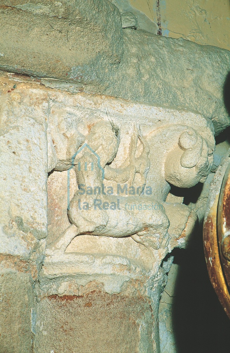 Capitel del pórtico con centauro