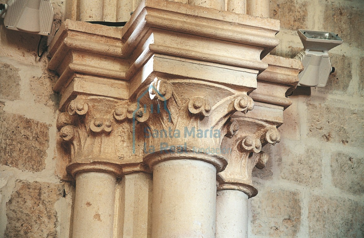 Capiteles de la iglesia.