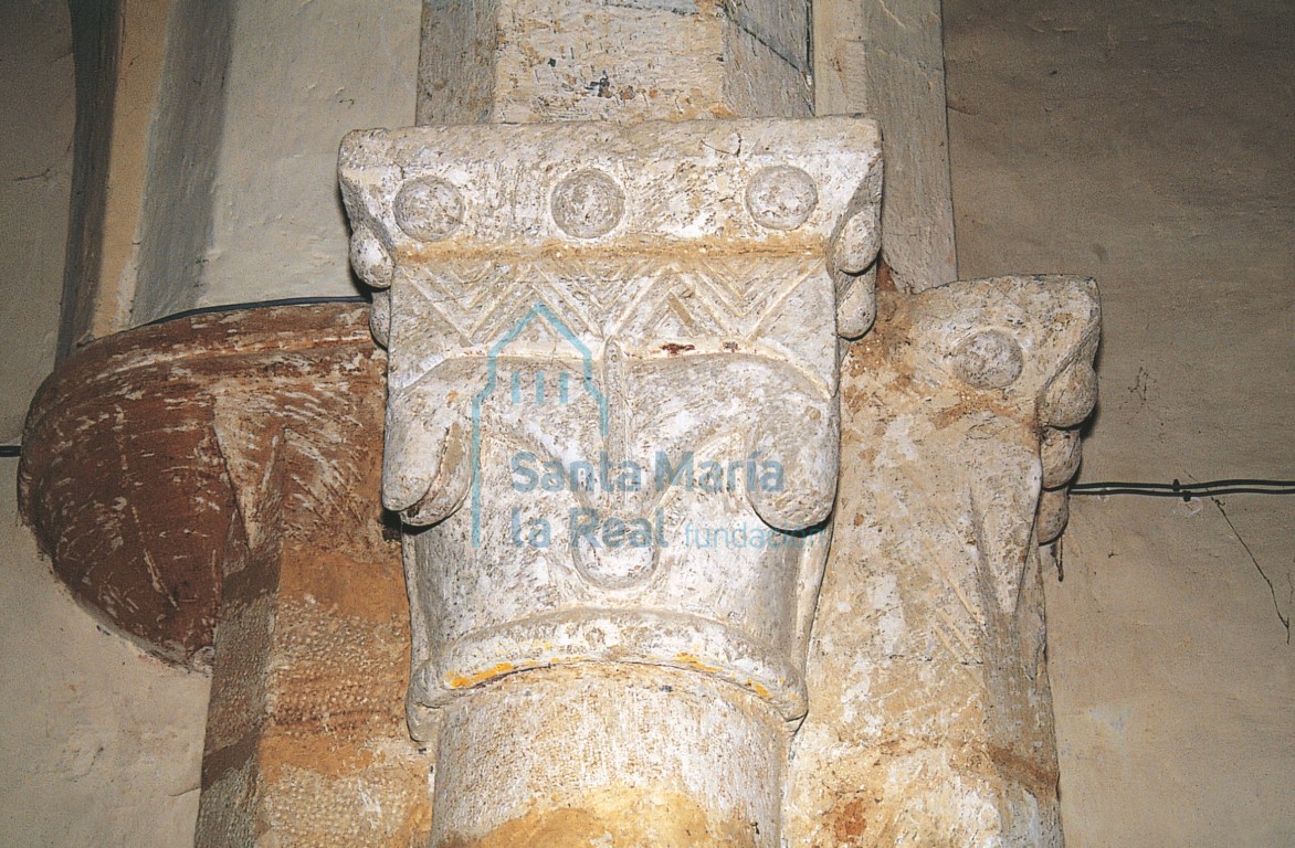 Capitel románico del arco triunfal
