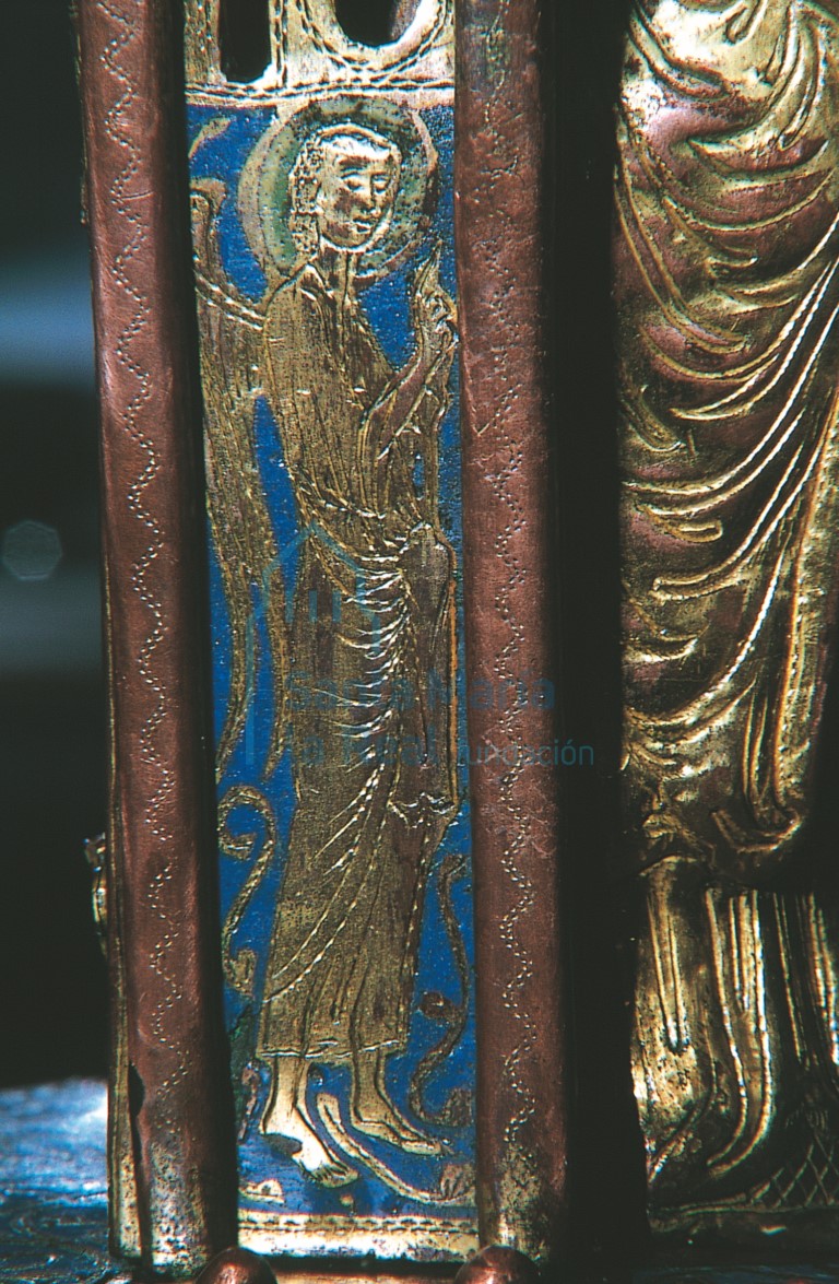 Virgen de las Batallas. Arcángel San Gabriel labrado en el trono