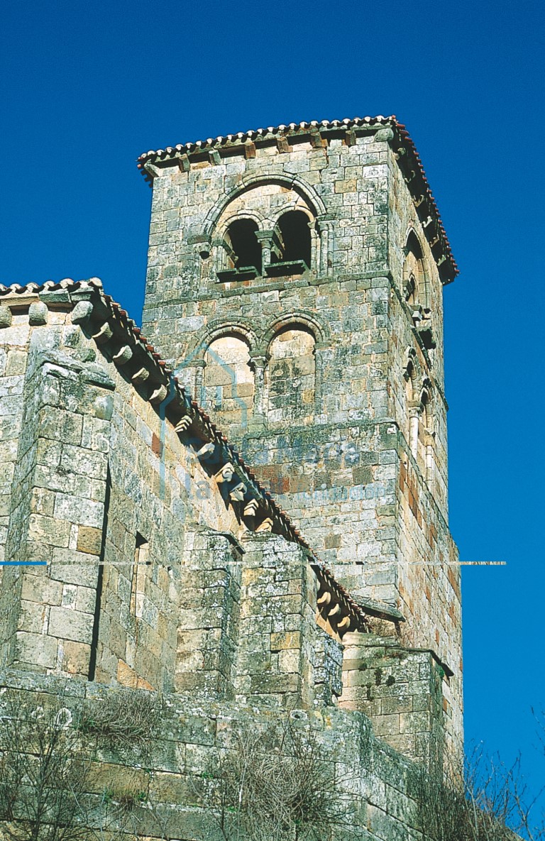 Lienzo occidental de la torre