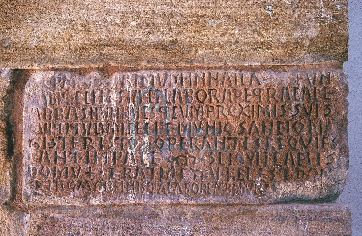 Inscripción en el muro norte del interior de la nave