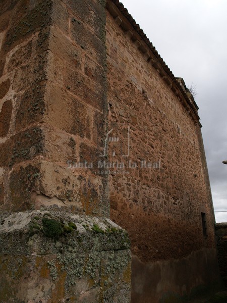 Contrafuerte y muro Contrafuerte y muro
