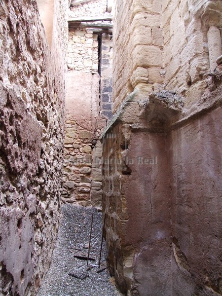 Detalle del muro románico