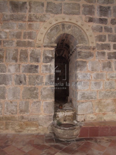 Fuente en el interior de la iglesia