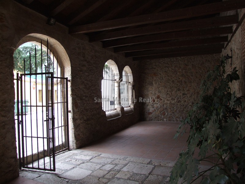 Interior de la galería porticada