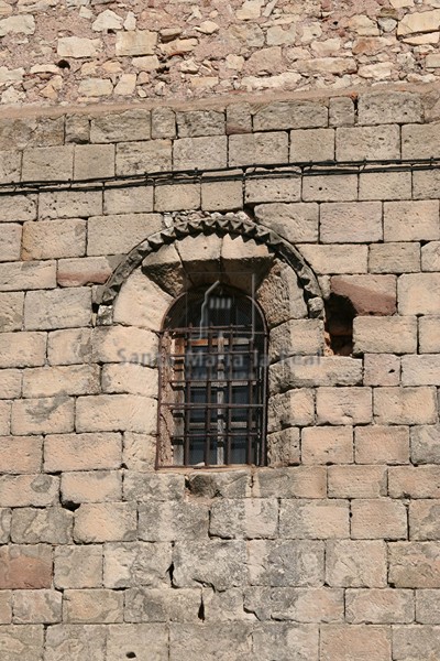 Ventana del lado sur de la cabecera