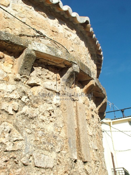 Detalle de la cornisa del ábside