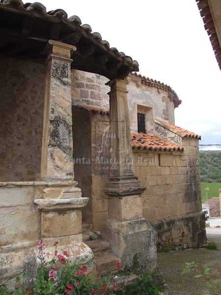 Detalle del pórtico y cabecera