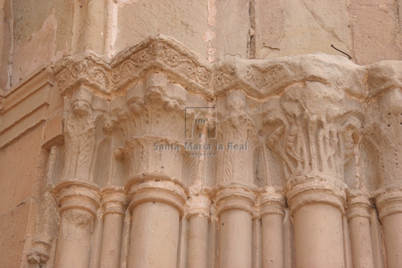 Capiteles de la portada central de la fachada occidental