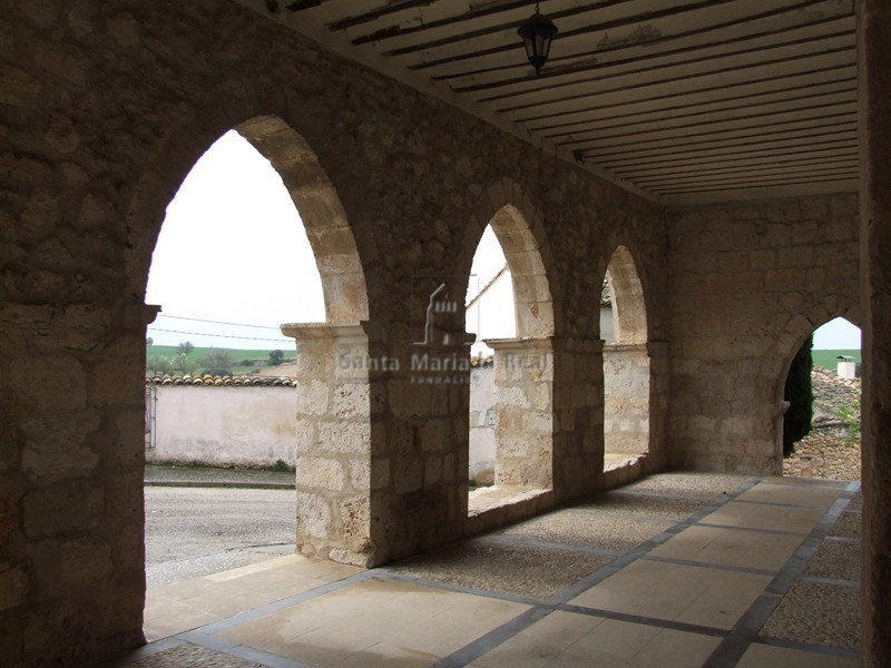 Galería porticada desde el interior