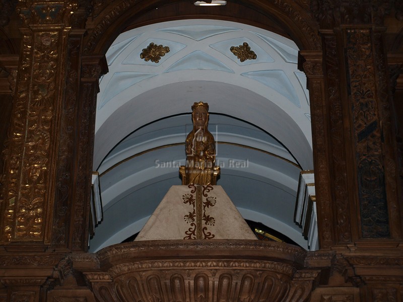 Imagen de Nuestra Señora de Itziar ubicada en el retablo plateresco