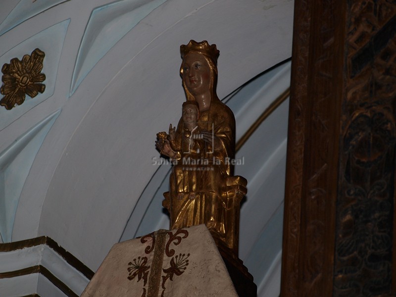 Nuestra Señora de Itziar desde el lado derecho