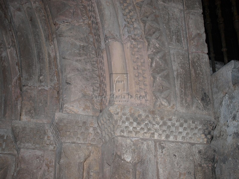 Detalle del lado derecho de la portada de la desaparecida iglesia de San Esteban