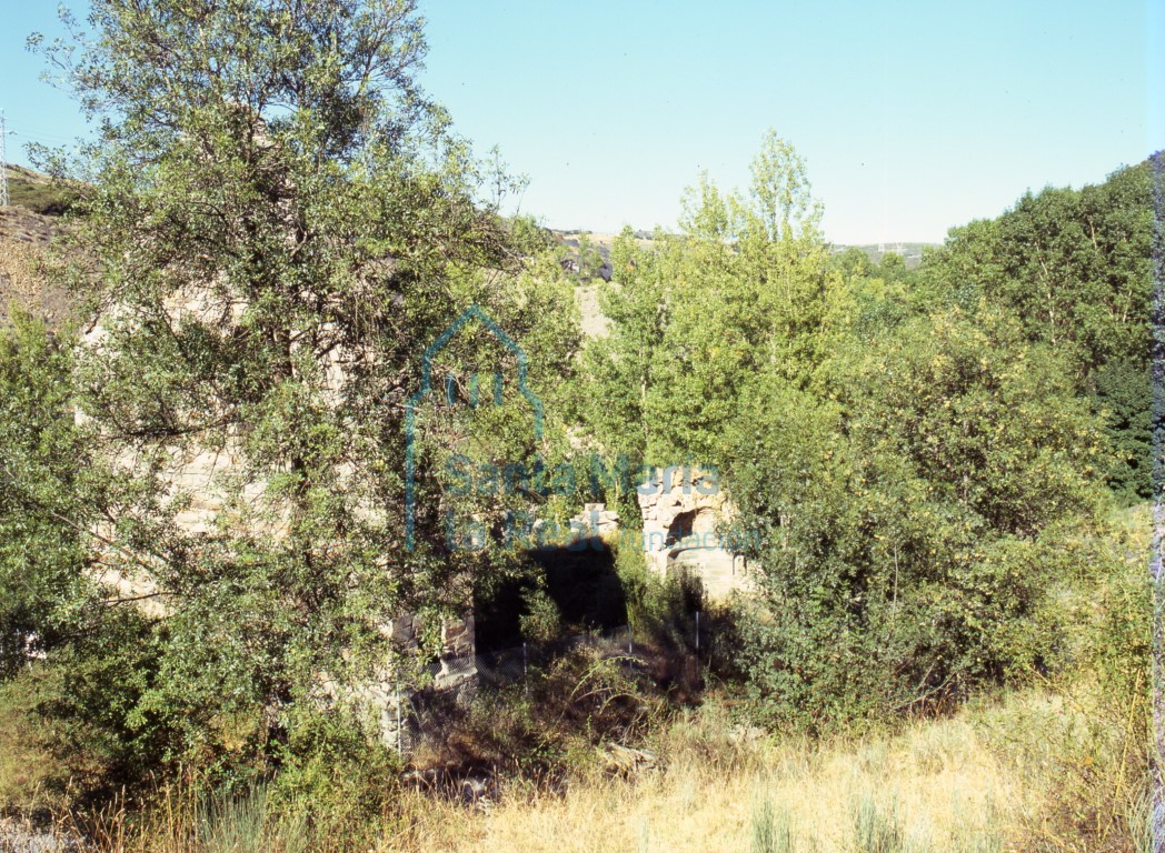 Vistas desde el sudeste de la iglesia. Estado en 1997