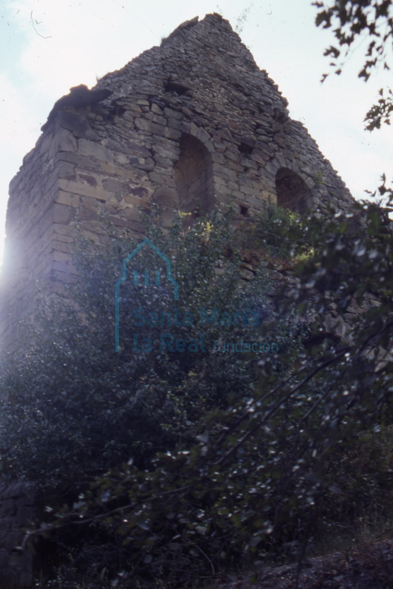 Vistas desde el sudeste de la iglesia. Estado en 1997