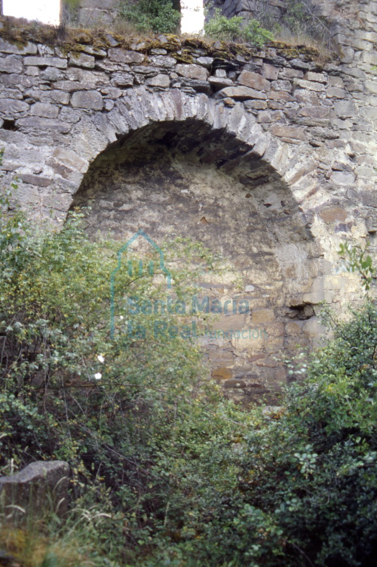 Vistas desde el sudeste de la iglesia. Estado en 1997