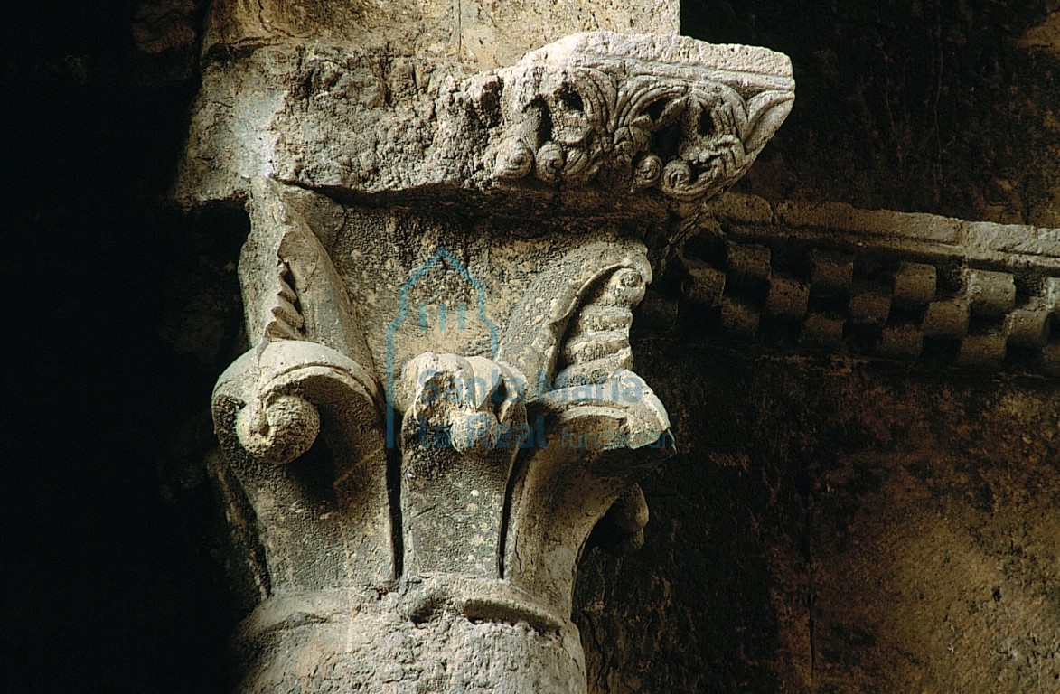 Capitel izquierdo del arco triunfal de la Capilla del Evangelio