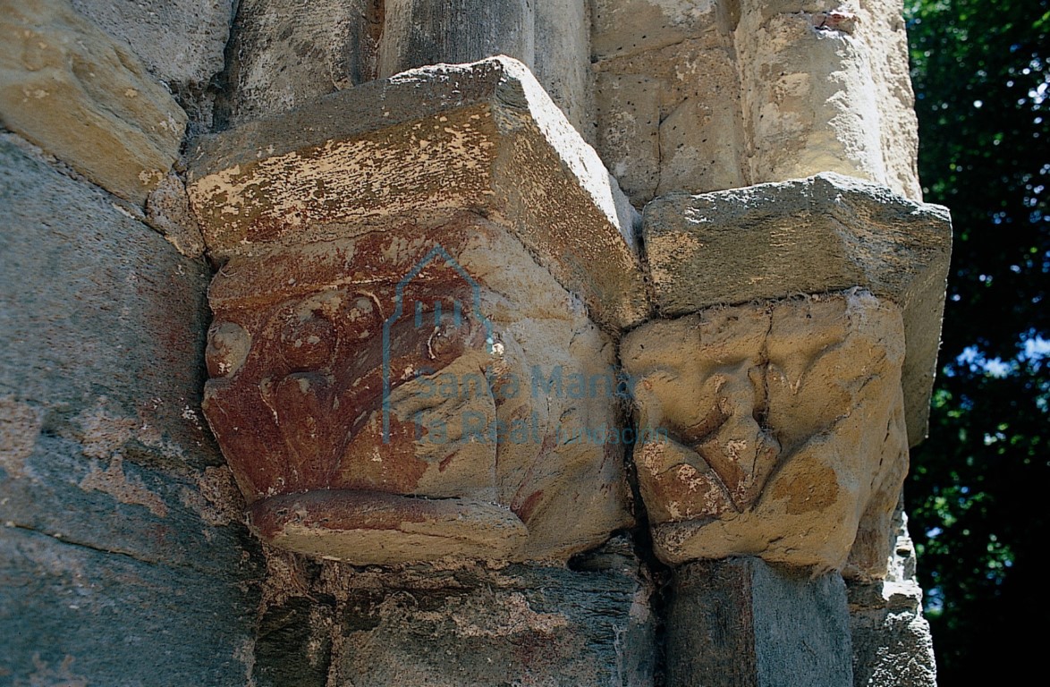 Capiteles del lateral derecho de la portada meridional