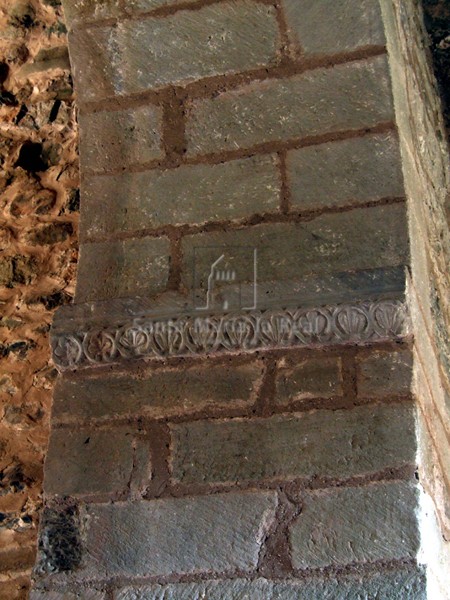 Decoración en las impostas del arco triunfal
