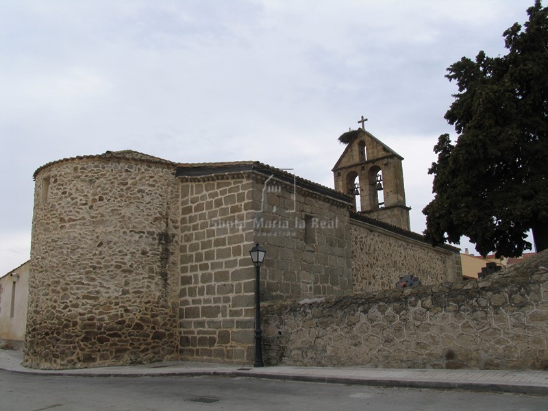 Vista exterior desde el ábside