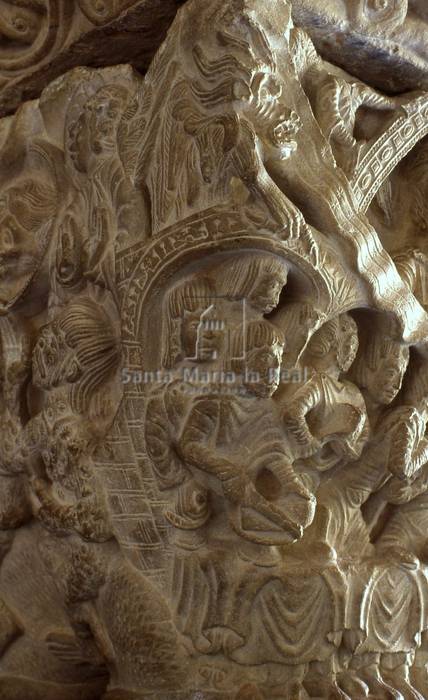 Detalle del capitel de Job del claustro de la catedral románica