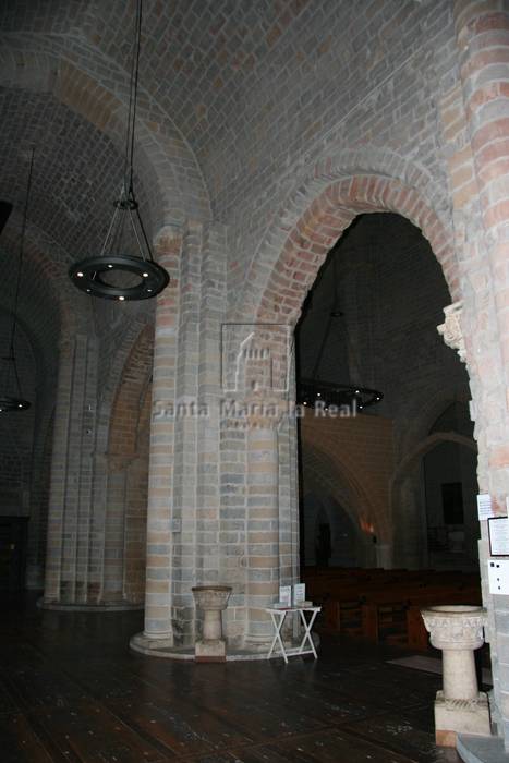 Detalle interior de la nave lateral