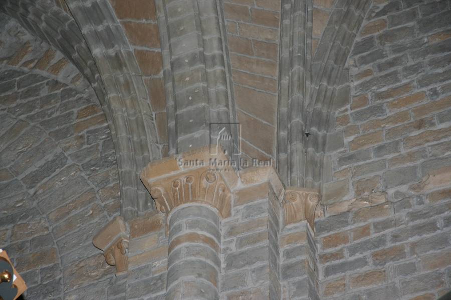 Detalle de los capiteles del interior