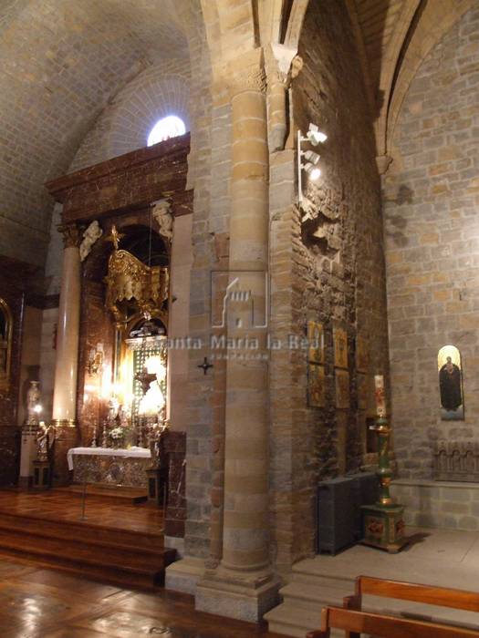 Detalle interior de un pilar de la capilla norte