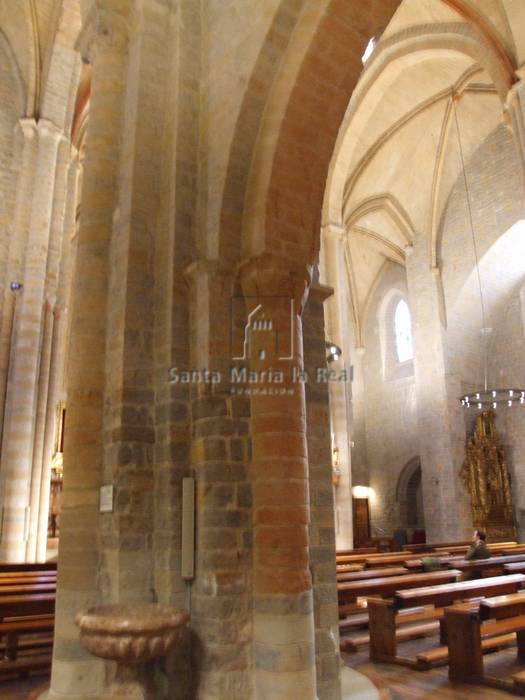 Detalle interior de un pilar en la nave norte