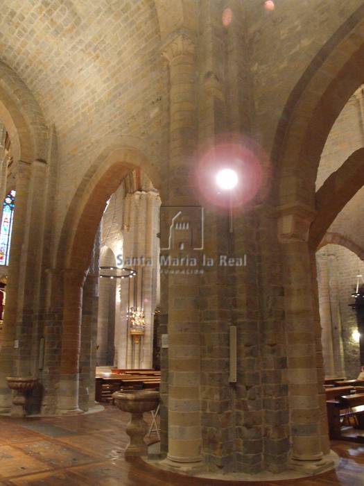 Detalle interior de un pilar en la nave norte