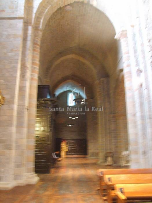 Detalle interior de la nave sur desde el este