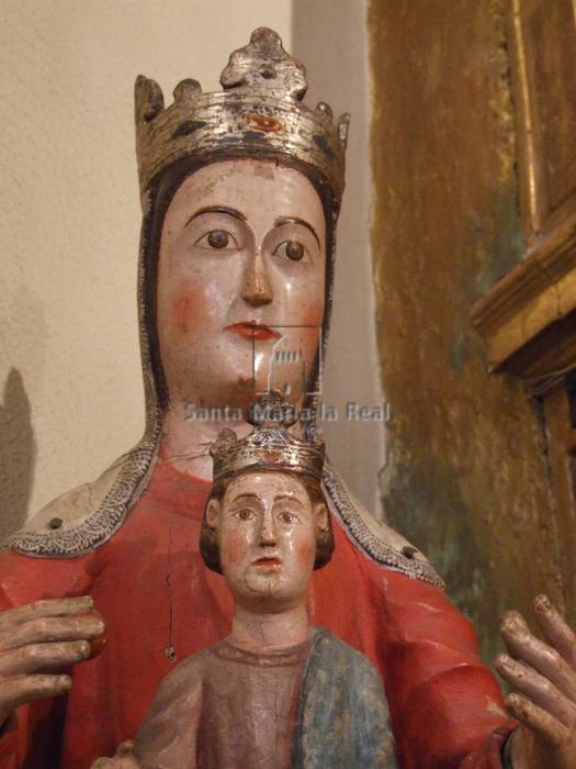 Detalle de la cabeza de la talla de la Virgen con el Niño
