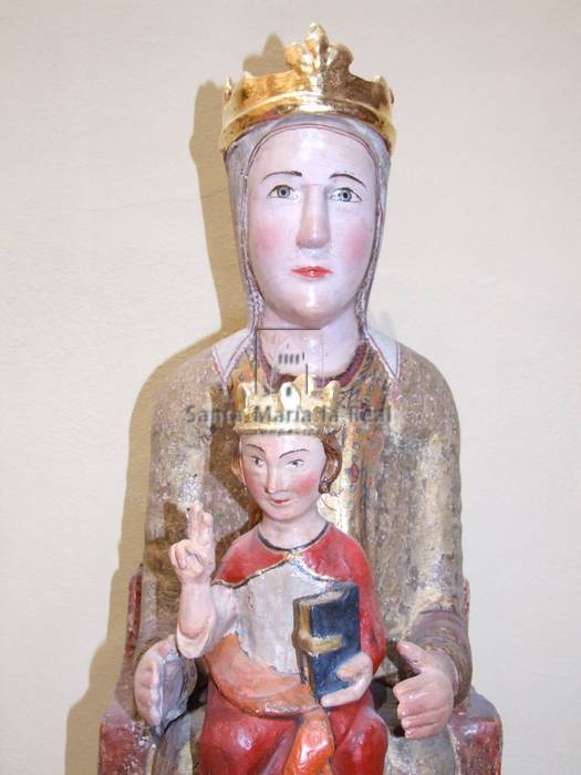 Detalle de la imagen de la Virgen con el Niño