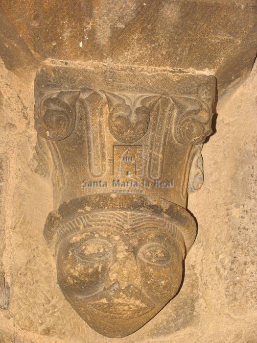 Ménsula en el interior del tercer piso de la torre. Rostro monstruoso