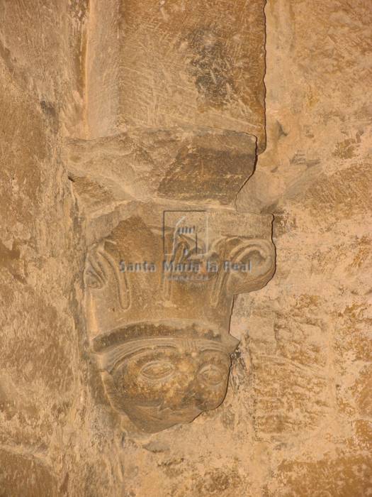 Ménsula en el interior del tercer piso de la torre. Rostro monstruoso