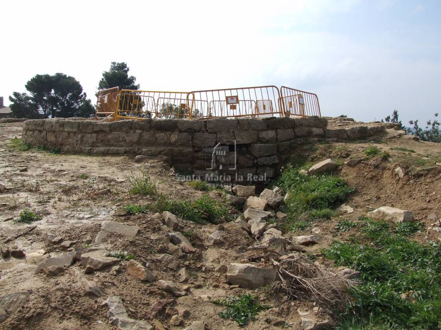 Excavaciones del donjón o torre cilindrica,exenta del cinturón de las  murallas